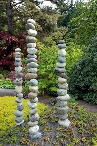 Stones In Equilibrium