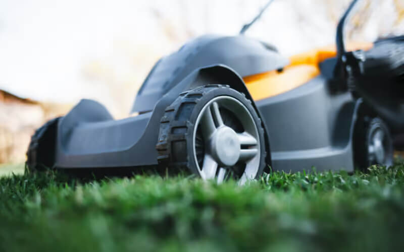 Advantages of Brushless Lawn Mowers